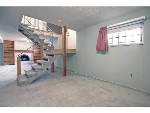 331 Huntridge Road Ne, Calgary, AB - Indoor Photo Showing Other Room