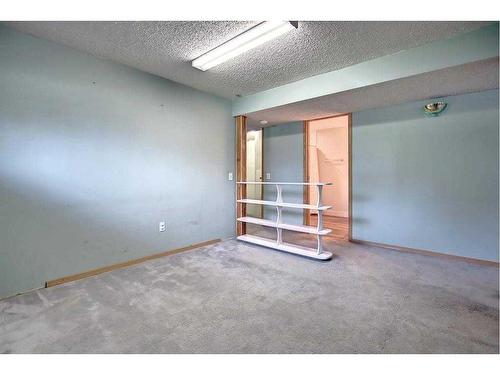 331 Huntridge Road Ne, Calgary, AB - Indoor Photo Showing Other Room