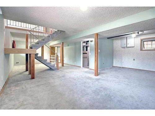 331 Huntridge Road Ne, Calgary, AB - Indoor Photo Showing Other Room