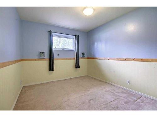 331 Huntridge Road Ne, Calgary, AB - Indoor Photo Showing Other Room