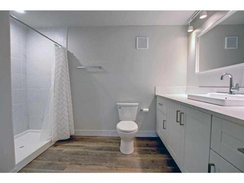 331 Huntridge Road Ne, Calgary, AB - Indoor Photo Showing Bathroom