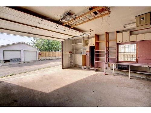 331 Huntridge Road Ne, Calgary, AB - Indoor Photo Showing Garage