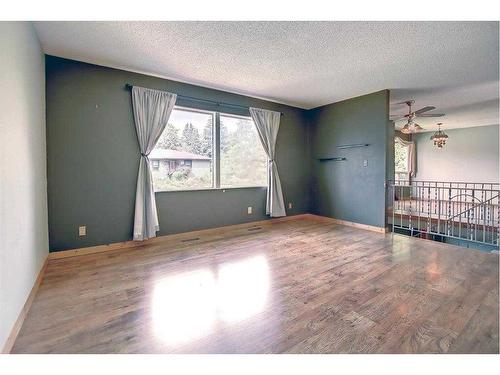 331 Huntridge Road Ne, Calgary, AB - Indoor Photo Showing Other Room