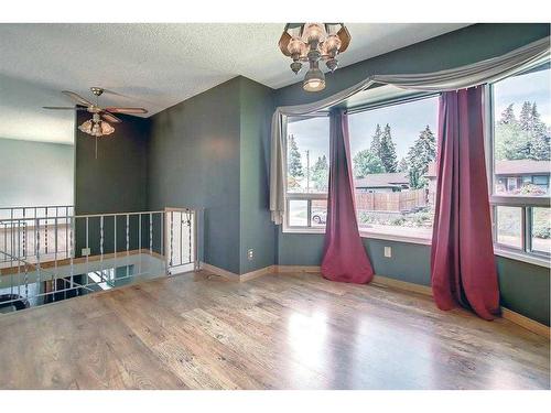 331 Huntridge Road Ne, Calgary, AB - Indoor Photo Showing Other Room