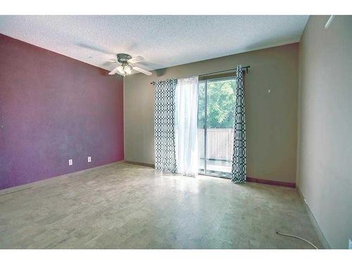 331 Huntridge Road Ne, Calgary, AB - Indoor Photo Showing Other Room