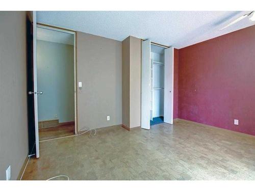 331 Huntridge Road Ne, Calgary, AB - Indoor Photo Showing Other Room