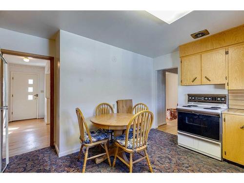 48 Malibou Road Sw, Calgary, AB - Indoor Photo Showing Kitchen