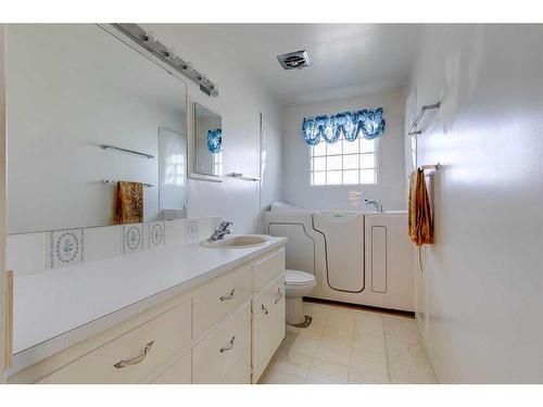 48 Malibou Road Sw, Calgary, AB - Indoor Photo Showing Bathroom