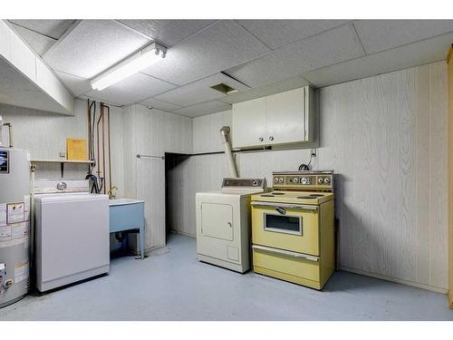 48 Malibou Road Sw, Calgary, AB - Indoor Photo Showing Laundry Room