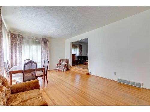 48 Malibou Road Sw, Calgary, AB - Indoor Photo Showing Living Room