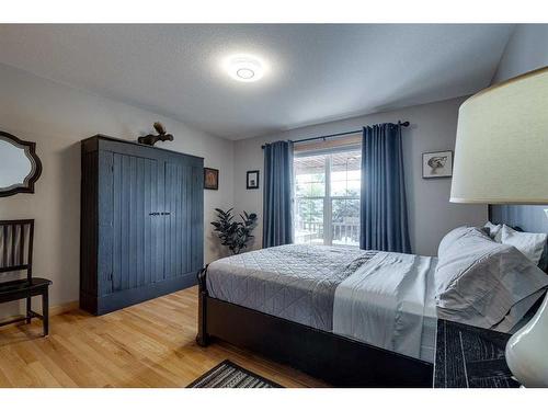 40303 Range Road 222, Rural Lacombe County, AB - Indoor Photo Showing Bedroom