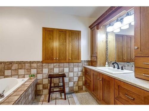 40303 Range Road 222, Rural Lacombe County, AB - Indoor Photo Showing Bathroom