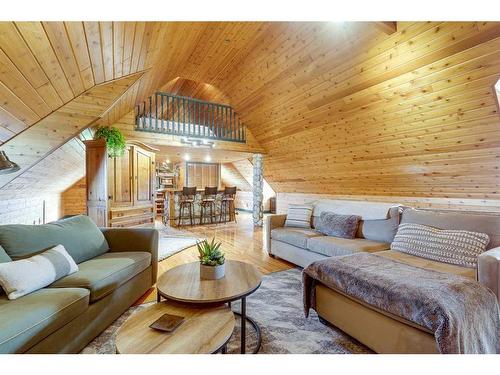 40303 Range Road 222, Rural Lacombe County, AB - Indoor Photo Showing Living Room