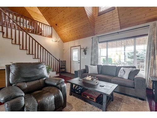 40303 Range Road 222, Rural Lacombe County, AB - Indoor Photo Showing Living Room