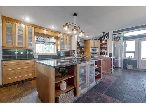 40303 Range Road 222, Rural Lacombe County, AB - Indoor Photo Showing Kitchen