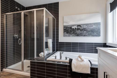 55 Mallard Heath Se, Calgary, AB - Indoor Photo Showing Bathroom