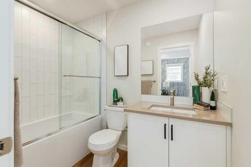 367 Sora Boulevard Se, Calgary, AB - Indoor Photo Showing Bathroom