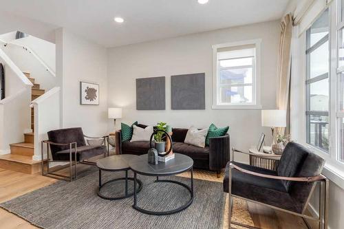 367 Sora Boulevard Se, Calgary, AB - Indoor Photo Showing Living Room