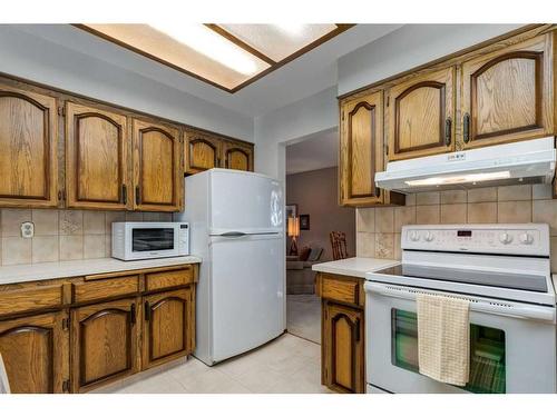 115 Silver Springs Green Nw, Calgary, AB - Indoor Photo Showing Kitchen