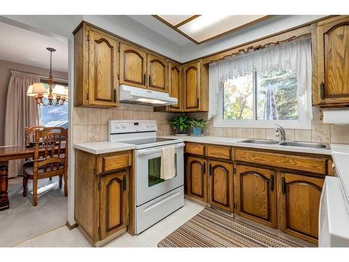 115 Silver Springs Green Nw, Calgary, AB - Indoor Photo Showing Kitchen With Double Sink