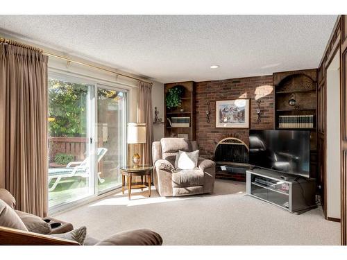 115 Silver Springs Green Nw, Calgary, AB - Indoor Photo Showing Living Room