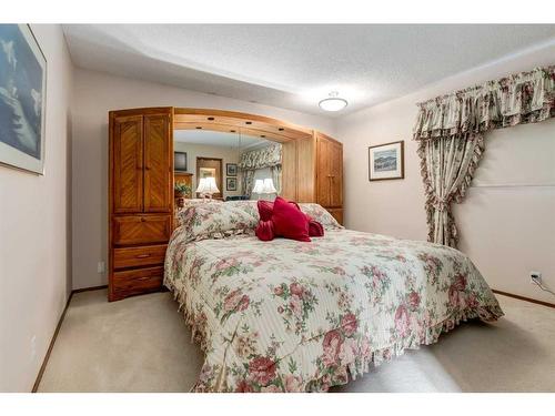 115 Silver Springs Green Nw, Calgary, AB - Indoor Photo Showing Bedroom