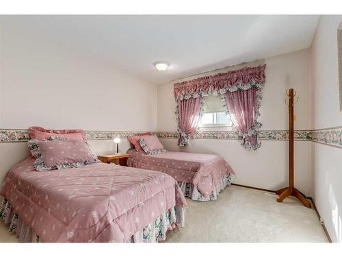 115 Silver Springs Green Nw, Calgary, AB - Indoor Photo Showing Bedroom