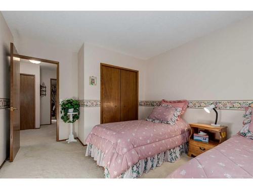 115 Silver Springs Green Nw, Calgary, AB - Indoor Photo Showing Bedroom