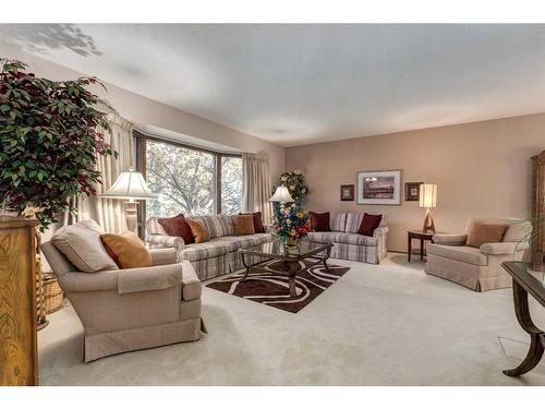 115 Silver Springs Green Nw, Calgary, AB - Indoor Photo Showing Living Room