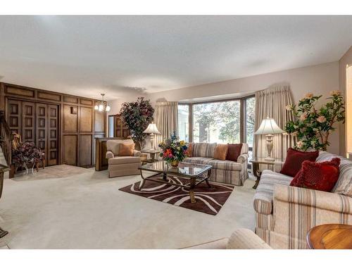 115 Silver Springs Green Nw, Calgary, AB - Indoor Photo Showing Living Room