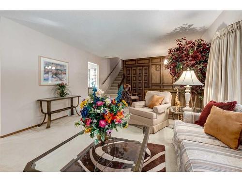 115 Silver Springs Green Nw, Calgary, AB - Indoor Photo Showing Living Room