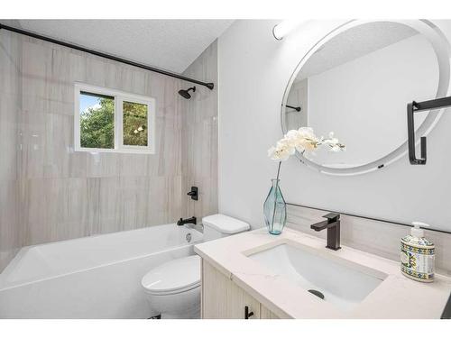 9836 Alcott Road Se, Calgary, AB - Indoor Photo Showing Bathroom