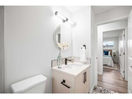 9836 Alcott Road Se, Calgary, AB - Indoor Photo Showing Bathroom