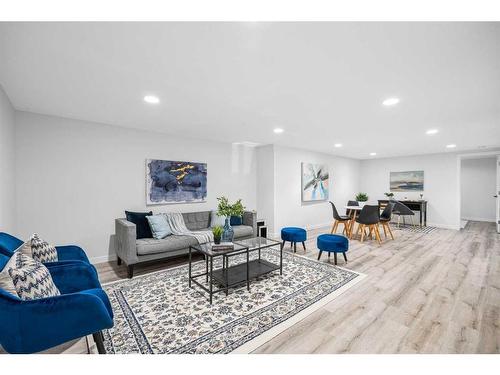 9836 Alcott Road Se, Calgary, AB - Indoor Photo Showing Living Room