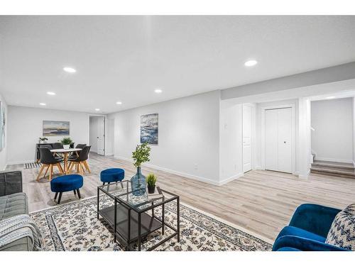 9836 Alcott Road Se, Calgary, AB - Indoor Photo Showing Living Room