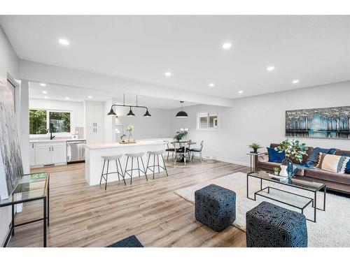 9836 Alcott Road Se, Calgary, AB - Indoor Photo Showing Living Room