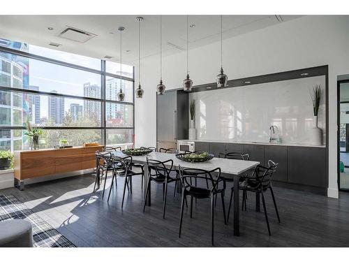 2806-310 12 Avenue Sw, Calgary, AB - Indoor Photo Showing Dining Room