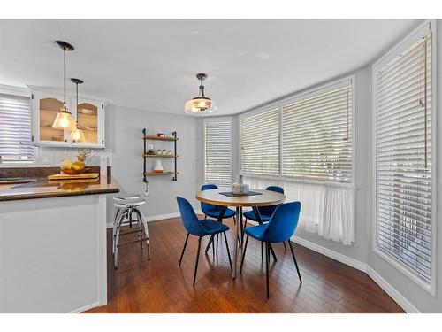 3 Stranraer Place Sw, Calgary, AB - Indoor Photo Showing Dining Room