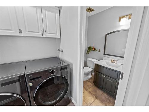 3 Stranraer Place Sw, Calgary, AB - Indoor Photo Showing Laundry Room