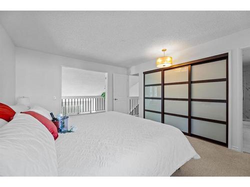 3 Stranraer Place Sw, Calgary, AB - Indoor Photo Showing Bedroom