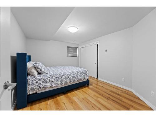 3 Stranraer Place Sw, Calgary, AB - Indoor Photo Showing Bedroom