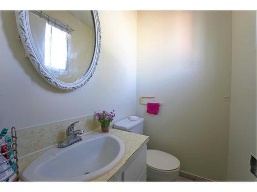 4116 8 Avenue Se, Calgary, AB - Indoor Photo Showing Bathroom