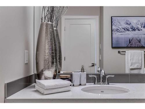 71 Greenbriar Place Nw, Calgary, AB - Indoor Photo Showing Bathroom