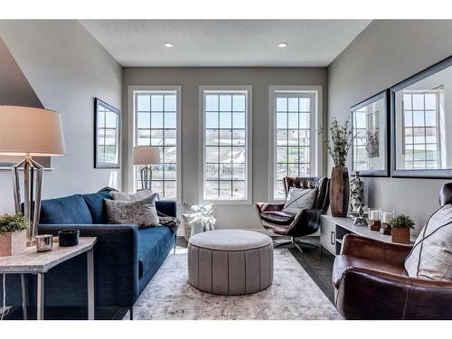 71 Greenbriar Place Nw, Calgary, AB - Indoor Photo Showing Living Room