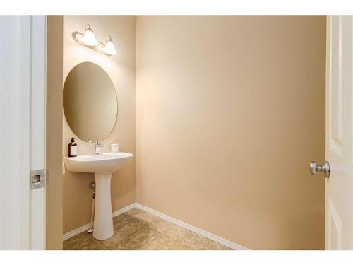 72 Sunset Close, Cochrane, AB - Indoor Photo Showing Bathroom