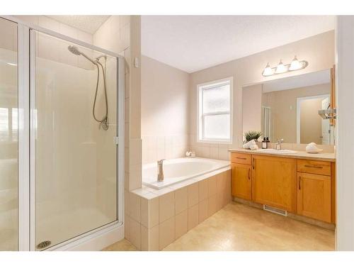 72 Sunset Close, Cochrane, AB - Indoor Photo Showing Bathroom