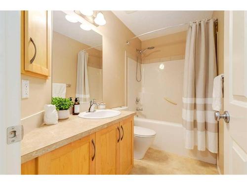 72 Sunset Close, Cochrane, AB - Indoor Photo Showing Bathroom