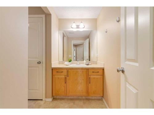 72 Sunset Close, Cochrane, AB - Indoor Photo Showing Bathroom