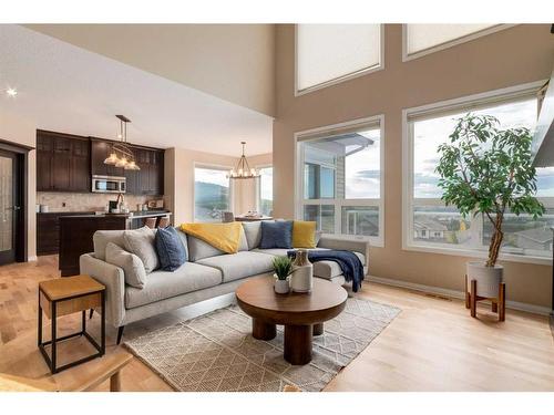 72 Sunset Close, Cochrane, AB - Indoor Photo Showing Living Room