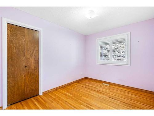 10023 Oakmoor Way Sw, Calgary, AB - Indoor Photo Showing Other Room